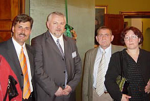 Uroczyste otwarcie sympozjum odbyło się w salach bielskiego zamku. Od lewej: dr Jerzy Kolasiński, dr Janusz Sirek, dr Andrzej Barański i dr Elżbieta Barańska
