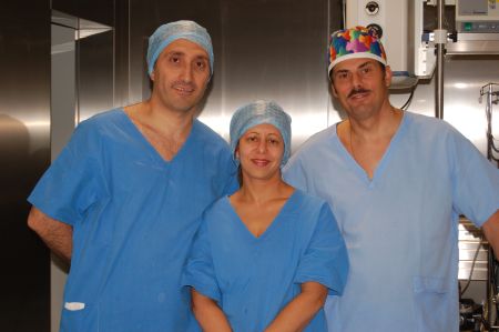 Od lewej: Dr Bessam K Farjo, dr Niloferm P Farjo i dr Jerzy Kolasiński