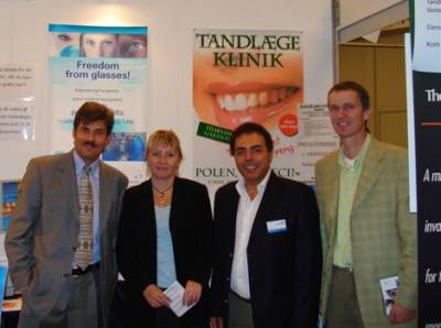 Od lewej:Dr Jerzy Kolasiński w towarzystwie Pani Joanny El-Kher i Pana Atef El-Kher z firmy KirurgiRejser z Danii oraz dr Steffena Krause z kliniki Nordfriesland w Niemczech Od lewej:Dr Jerzy Kolasiński w towarzystwie Pani Joanny El-Kher i Pana Atef El-Kher z firmy KirurgiRejser z Danii oraz dr Steffena Krause z kliniki Nordfriesland w Niemczech