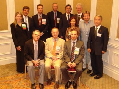 Członkowie Global Coulcil: w środku Prezydent ISHRS dr Paul C. Cotterill, drugi od lewej dr Jerzy Kolasiński