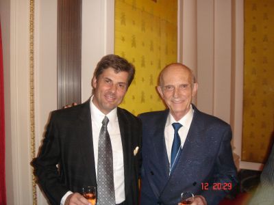 Od lewej: dr Jerzy Kolasiński z gospodarzem kursu dr Constantinem Stanem 