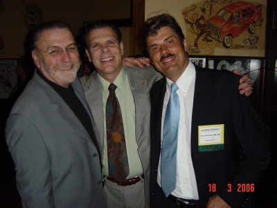 grono przyjaciół: od lewej Dr Carlos J. Puig, Dr Paul Rose (prezydent ISHRS), Dr Jerzy Kolasiński